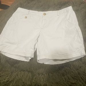 White kaki shorts